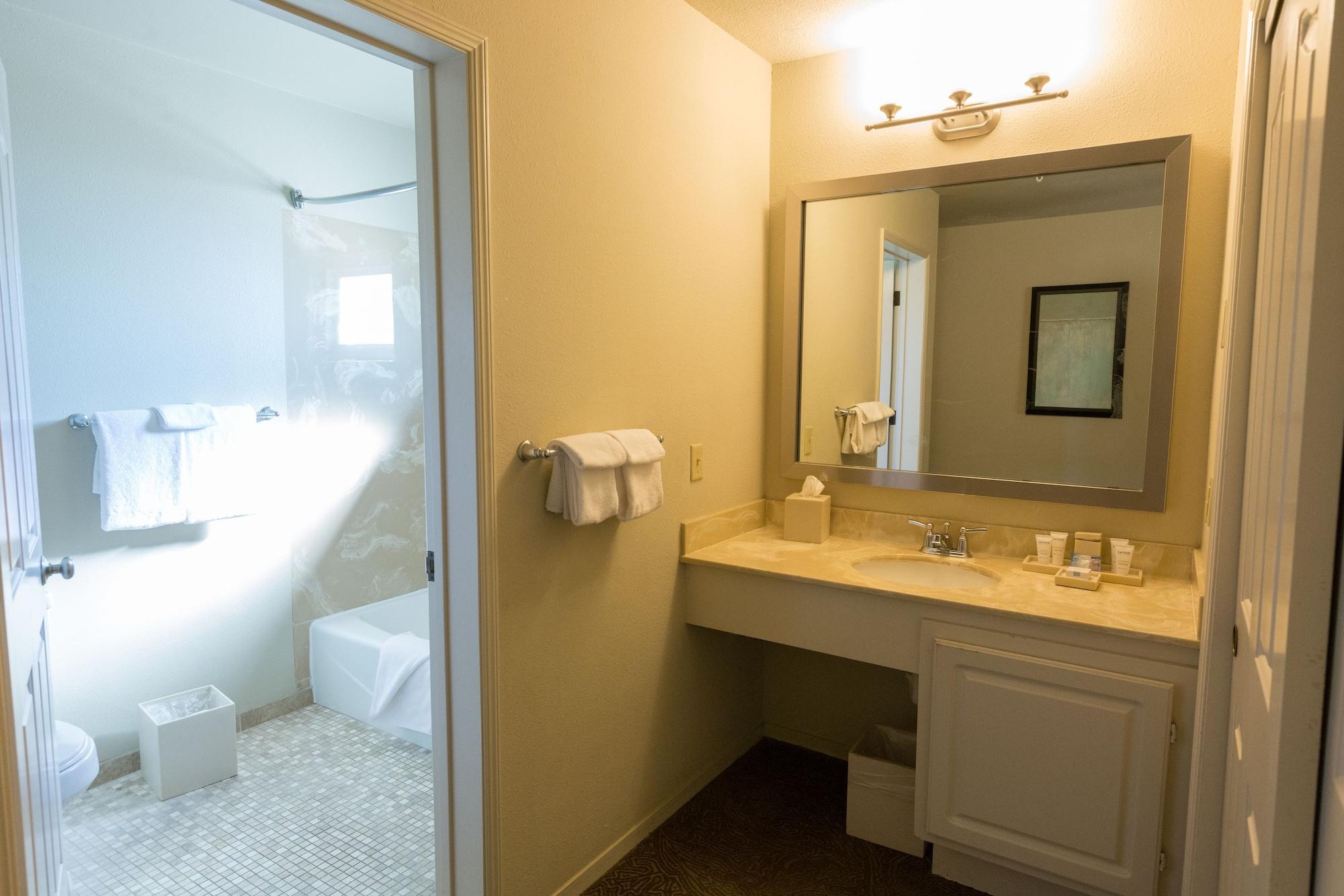 Cambria Landing Inn And Suites المظهر الخارجي الصورة
