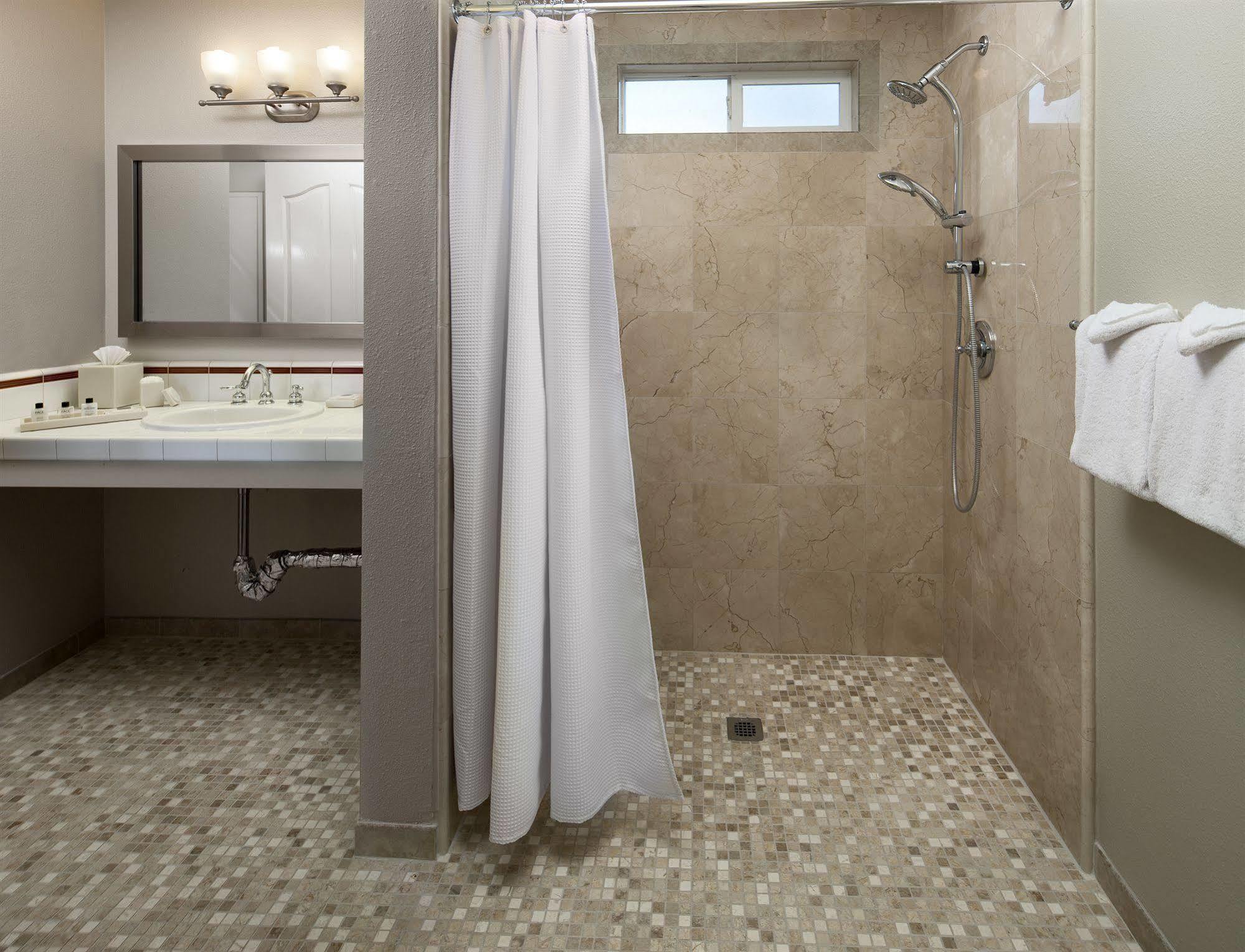 Cambria Landing Inn And Suites المظهر الخارجي الصورة